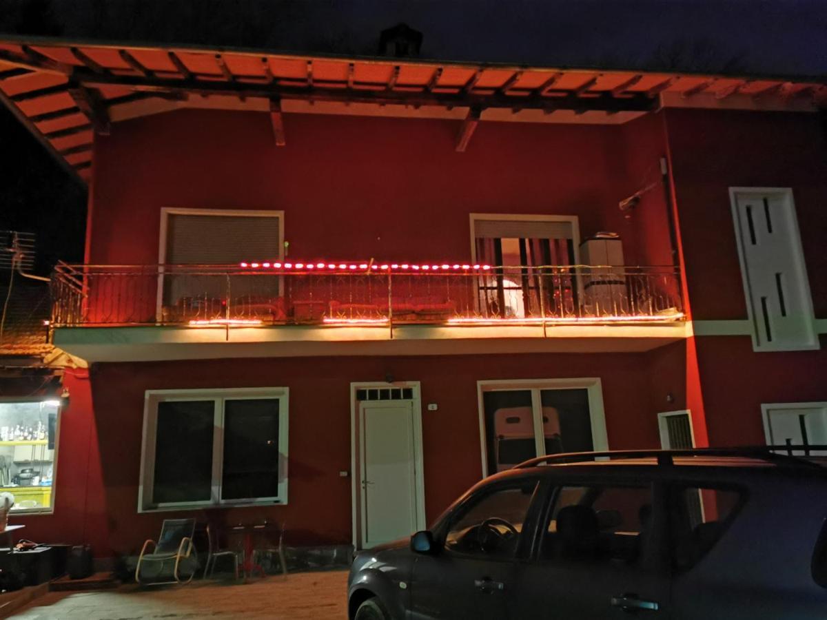 The Horse Hotel Pogno Exterior foto
